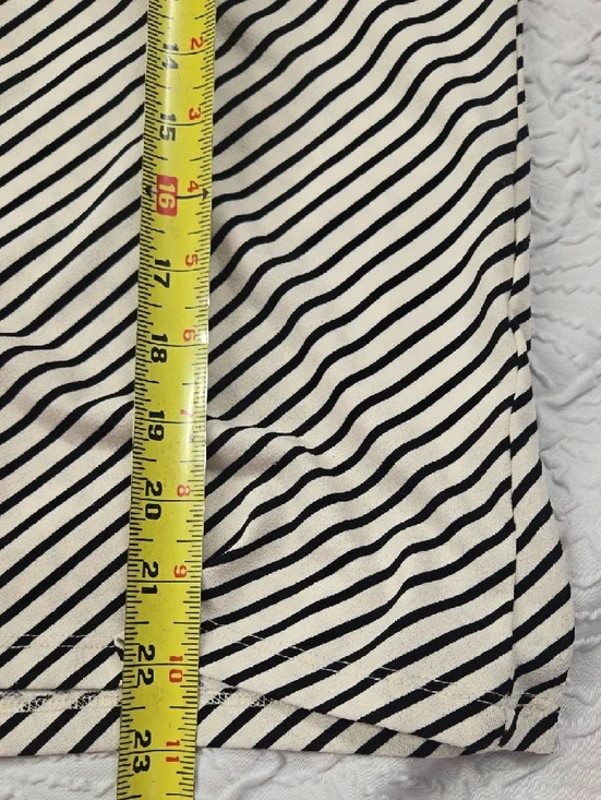 H&M Black & White Striped V-Neck Short Sleeve Top - Picture 5 of 6